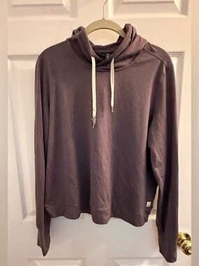 Vuori Pullover Hoodie in Light Purple